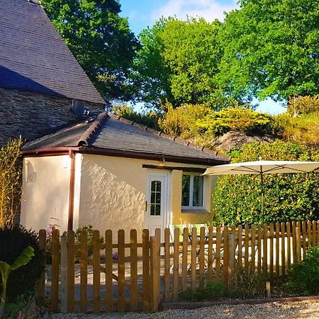 Le Vieux Moulin Gites - A Charming Stone Cottage With Garden View And Seasonal Pool Guégon Exterior foto