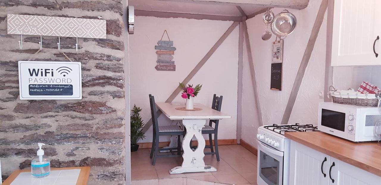 Le Vieux Moulin Gites - A Charming Stone Cottage With Garden View And Seasonal Pool Guégon Exterior foto