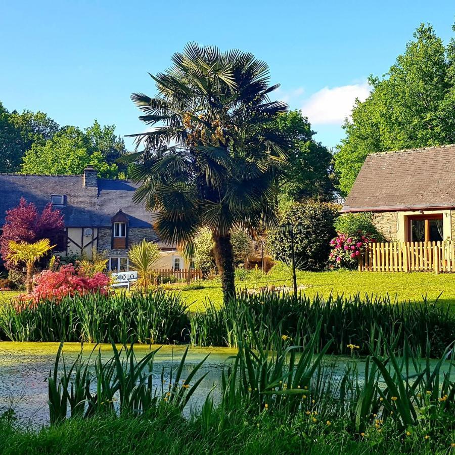 Le Vieux Moulin Gites - A Charming Stone Cottage With Garden View And Seasonal Pool Guégon Exterior foto